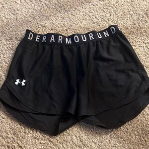 Under Armour Women's Black Athletic Shorts Medium